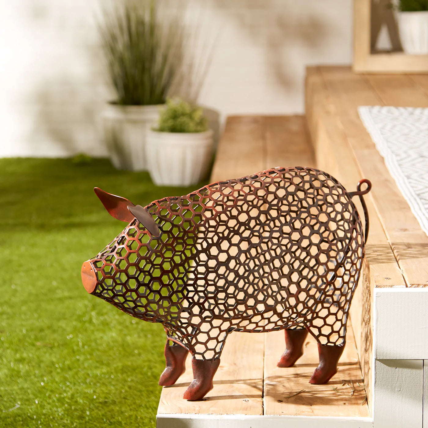 Iron Chicken Wire Pig Sculpture