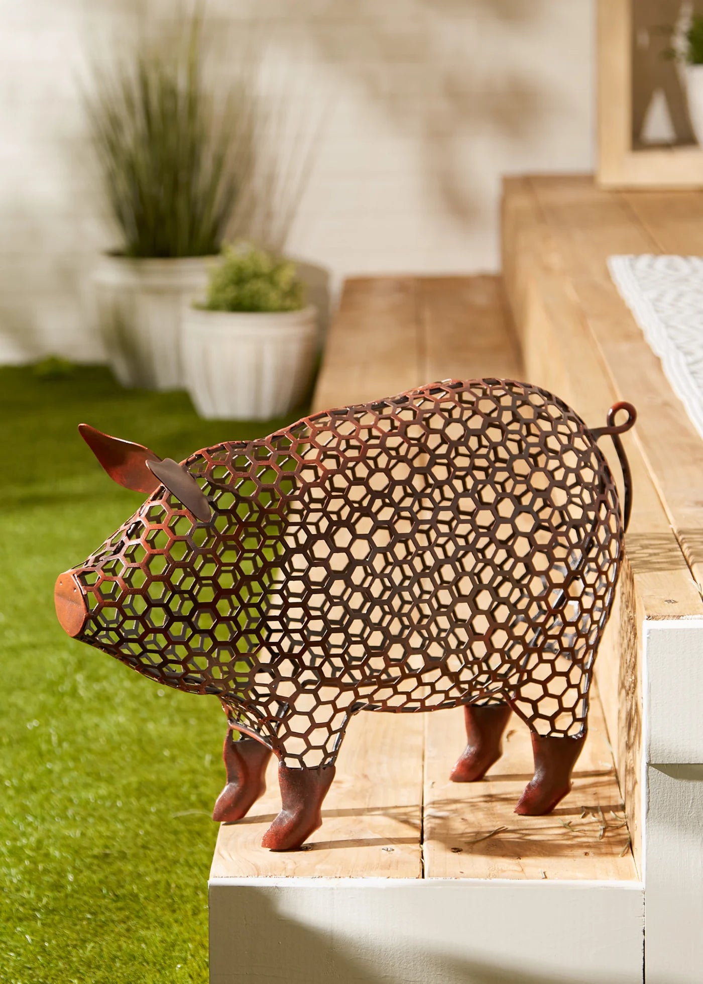 Iron Chicken Wire Pig Sculpture